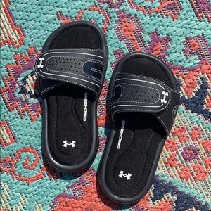 Youth/toddler Under armor slide sandals size 11K